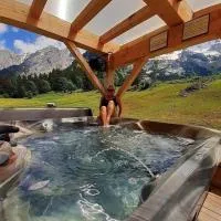 Chalet Inarpa - Appartements et Suites, hotel em La Clusaz