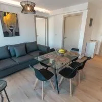 Laura City Apartments by the Sea, hotel en Lampi