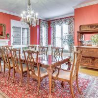 Walk to Waterfront Downtown Elizabeth City Home!, ξενοδοχείο κοντά στο Περιφερειακό Αεροδρόμιο Elizabeth City/Elizabeth City CGAS - ECG, Elizabeth City