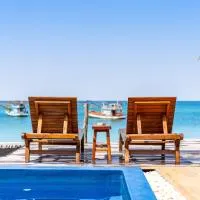 SeaSalt BeachFront Holiday Home, Private pool, 2 Bedroom house, hotel di Chaloklum