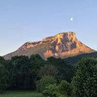 charmant T3 vue montagne، فندق في Saint-Baldoph