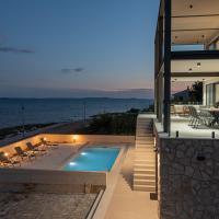 Luxury Seafront Villa Aurea - with private Pool, Game Room & Stunning Sea Views, hotel v destinaci Privlaka