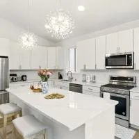 SINGLE HOUSE 17- New build-beautiful lake view-5 beds 12 sleeping, khách sạn ở Anchorage