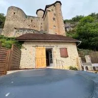 Maisonnette de village, hotel v destinaci Larroque-Toirac