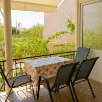 Mia Home, hotel en Artemida