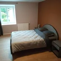 3 chambres pour 6 personnes，Peyrilhac的飯店