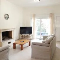 Green Cove Retreat: Áyios Vasílios şehrinde bir otel