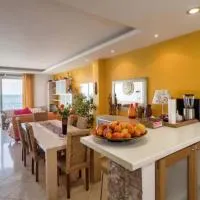 With Terrace and Lovely Sea View, hotell sihtkohas Stazzo