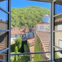 2 pièces parking, plein centre au calme climatisé, hotel en Foix