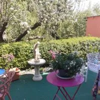 4 km zu A7 und A71, Idylle am Bach, großer Garten、Euerbachのホテル