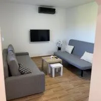 Deda Momirov zavičaj, hotell i Tulež