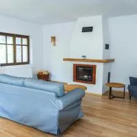 Jókai Guesthouse، فندق في توشناد