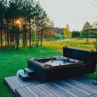 Baldones dabas retrīts - Exclusive holiday house near Riga jacuzzi sauna extra cost, hotelli kohteessa Pulkarne