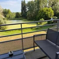 L appartement du lac, מלון בBriollay