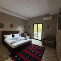 Atlantid Hospitality Hotel, hotel a Qeparo