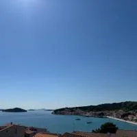 Amazing Sea View apartment, ξενοδοχείο σε Tisno