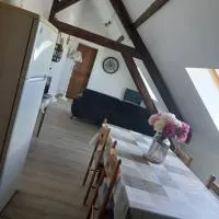 La cabane de Lancelot Loubliette، فندق في Laperrière-sur-Saône