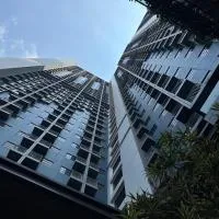 Apartment Thematic Lumens at Evenciio Depok: Bodjong Empat şehrinde bir otel