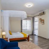 BRB Homes Kisasi - 2BR Apartment with AC, WiFi & 24 -7 Security, hotelli kohteessa Kampala