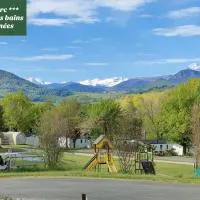 Camping Parc d'Audinac les Bains 3 étoiles - Piscine chauffée - Vue montagne, Hotel in Saint-Girons