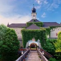 TAUROA Schloss Gabelhofen, hotel din Fohnsdorf