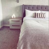 Malva - Modern 2 Bedroom Bungalow in Wick Sleeps 4 with private parking - NC500 Route, hotel near Wick John O’Groats Airport - WIC, Wick
