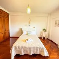 Superhost Stay Spacious Double Rooms near Lisbon and Beaches,科羅伊奧斯的飯店