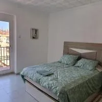 Se alquila habitaciones en piso Compartido SIn ASCENSOR ELDA, hotel en Elda