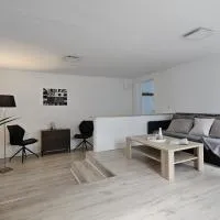 2 Zimmer Ferienwohnung mit Terrasse, hotel a Ehlscheid