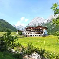 Berghotel Lämmerhof, готель у місті Занкт-Мартін-ам-Тенненґебірґе