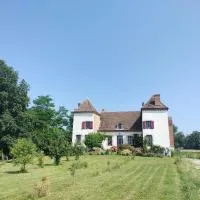 Vieux château Saint-Claude, hotel in Clux