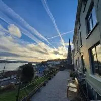 Westways House – hotel w mieście Cobh