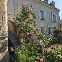 Au pied du Lavoir Chambre Odile, hotel sa Grézillé