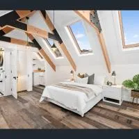 A Majestic Victorian Private Rear Access Quarters, hotel en Melbourne