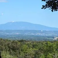 Glamping Grignan 2 tentes 40m2 9 personnes vue exceptionnelle, ξενοδοχείο σε Réauville