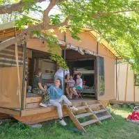 Camping Onlycamp Les Vailhés, hotel em Lodève
