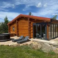 Luxury Log Cabin Sleeps 6 with Private Hot Tub & Scenic Views near Durham & Bishop Auckland, hotel en Durham