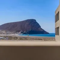 Oceanfront Oasis - Stunning beach view apartment, hotel u gradu El Medano