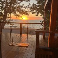 Coastal Oceanfront Hideaway w 3BR & Private Deck, hotel poblíž Letiště Eugenio Maria de Hostos - MAZ, Mayagüez