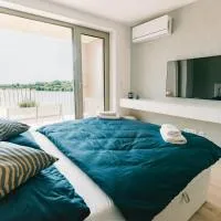 BlueWave Apartment Piestany with Pool & Free Parking，Banka的飯店