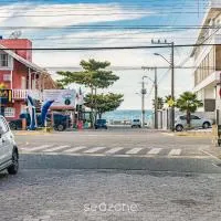 Apto 2Q c varanda a 220m da praia de Bombas FDL103, hotel di Bombas