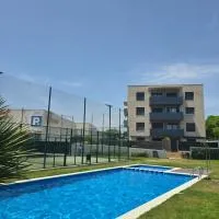 Piscina y Pádel al lado del Mar, hotel v destinaci Torredembarra