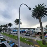 Rooftop Apartment, hotel en Raglan