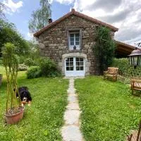 La Borie Maisonnette de Charme en Pierres 80m2, Hotel in Chenereilles