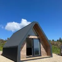 Tiny home on an organic croft, Isle of Arran、Kildonanのホテル