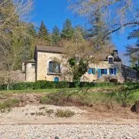 Maison authentique dans les Gorges du Tarn, hotel a Montbrun
