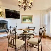 Puerto Nuevo Surf Villa Flores 2BR with pool, מלון בRaulis