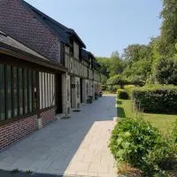 Sainte-Marie-au-Bosc에 위치한 호텔 Domaine Le Manège - Gite L'église, près d'Etretat