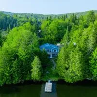Le Chalet Bleu, spa au bord du lac, hotel em Saint Adolphe D'Howard