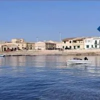 Il cortile sul mare, hotel en Calabernardo